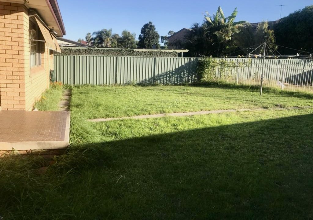 3 Goroka Street GLENFIELD NSW