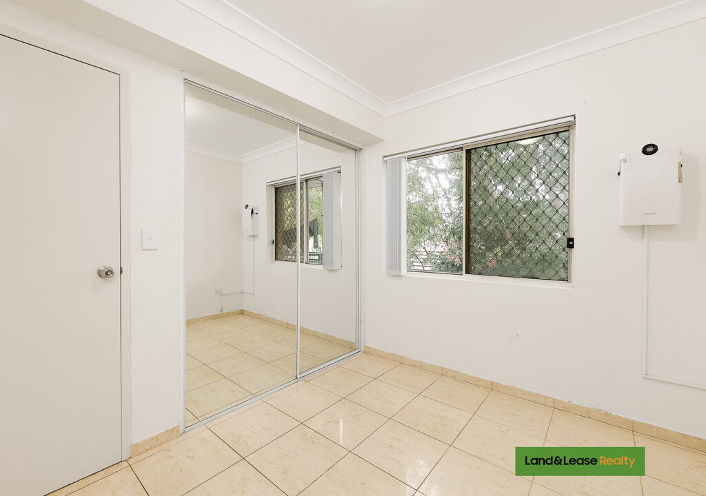 8/77-85 Deakin Street SILVERWATER NSW