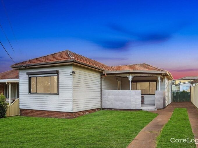 110 Roberts rd GREENACRE NSW