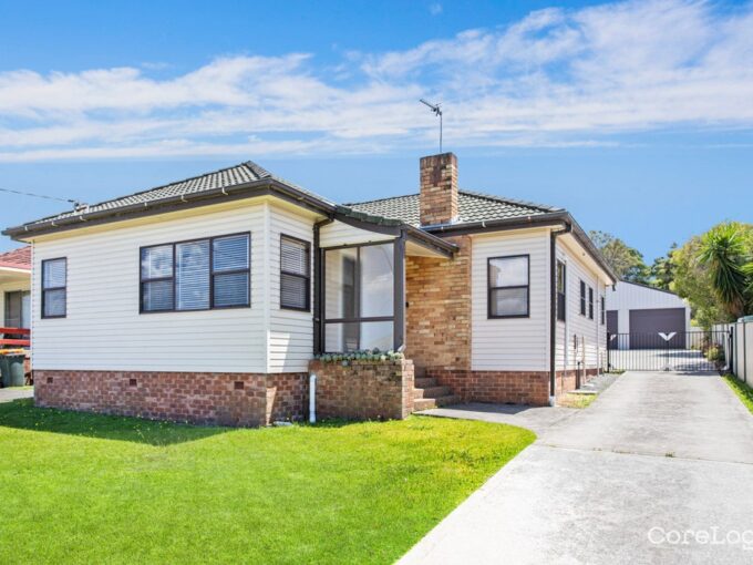 324 Northcliffe Drive LAKE HEIGHTS NSW