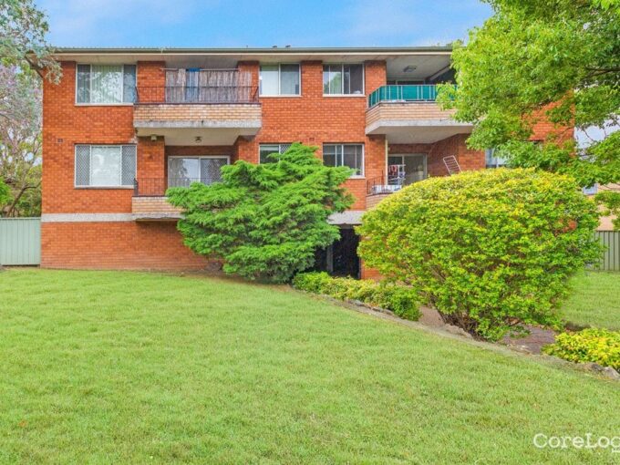 11/33-35 Crown GRANVILLE NSW