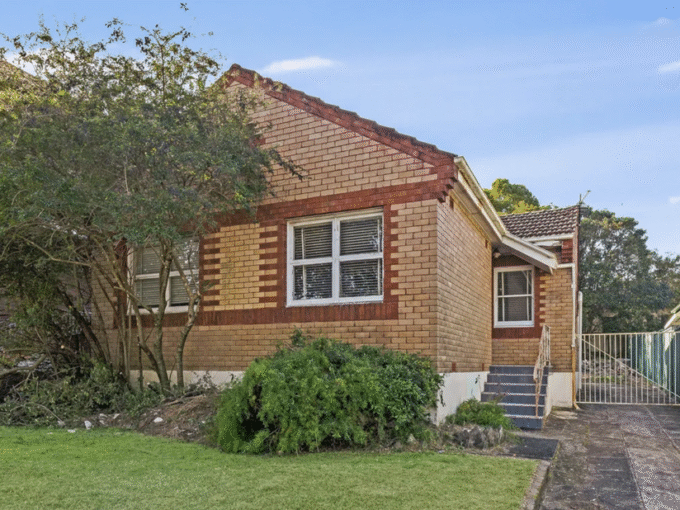 3 Mount Lewis Avenue PUNCHBOWL NSW