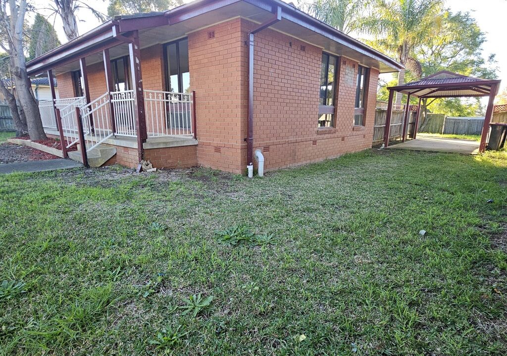 12 Mungadal Way AIRDS NSW