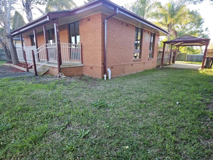 12 Mungadal Way AIRDS NSW