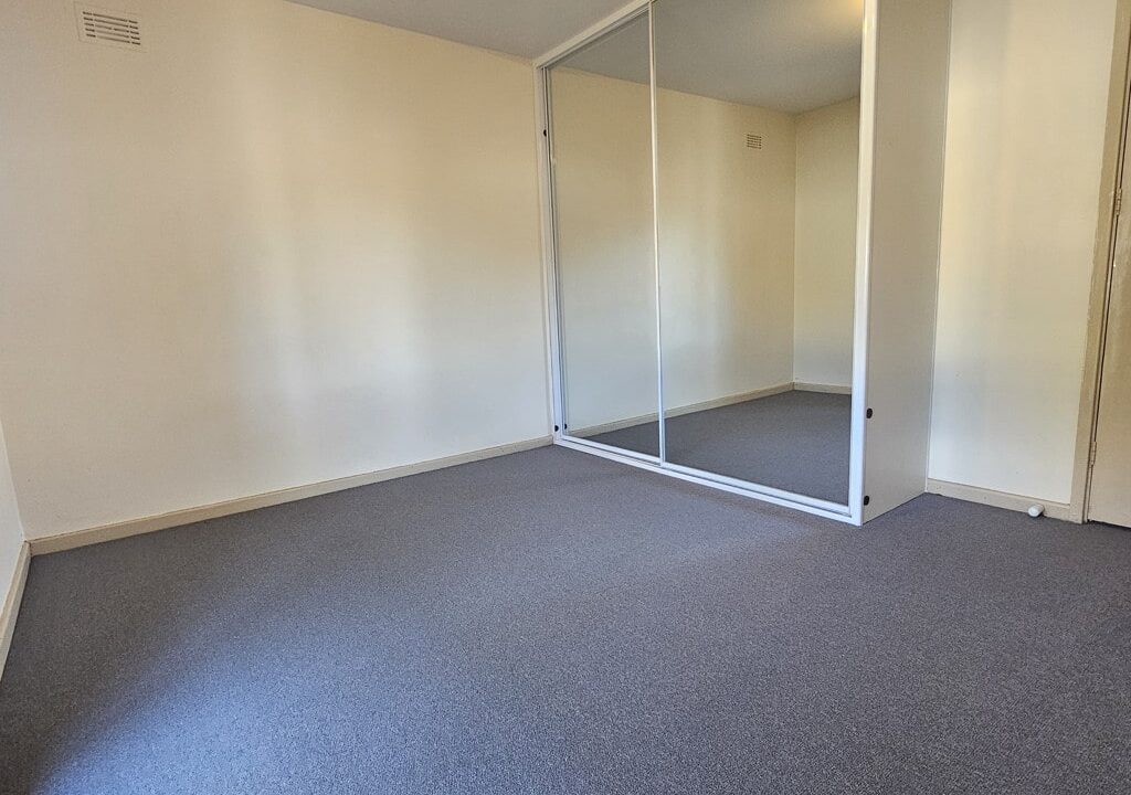 12 Mungadal Way AIRDS NSW