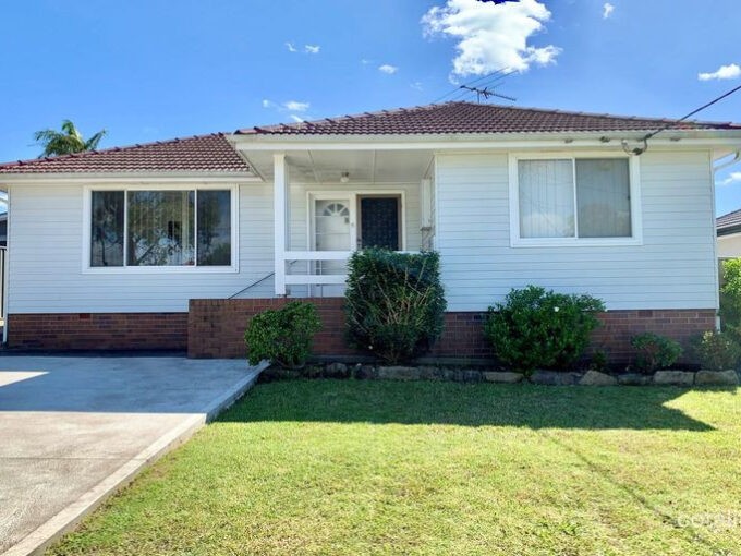 19 Hull Avenue LURNEA NSW