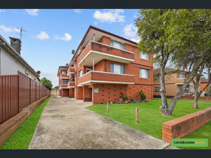 8/86 Broadway, Punchbowl, NSW 2196