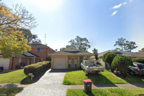 17 Glenelg Court WATTLE GROVE NSW