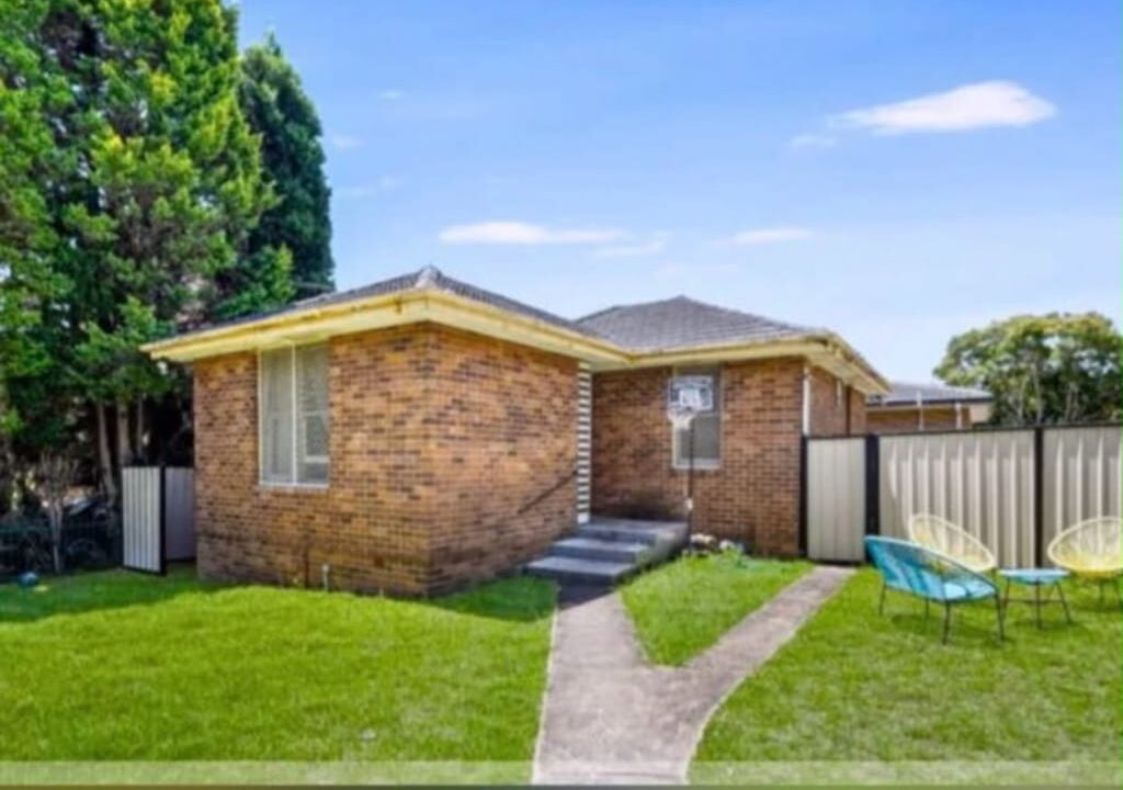 4 cullens road PUNCHBOWL NSW